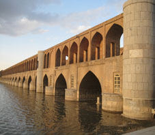 iran_isfahan_sio se pol